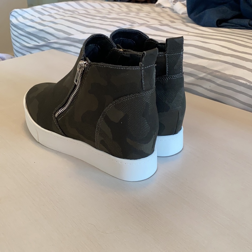 Shoes - Picture 2 of 5